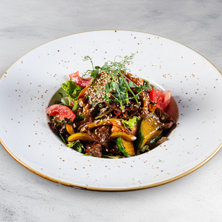 Острый салат с говядиной 