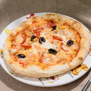 Pizzeta cu carne de pui, rosii sii porumb