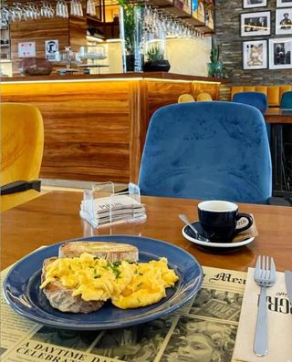 Ovos mexidos na Tosta