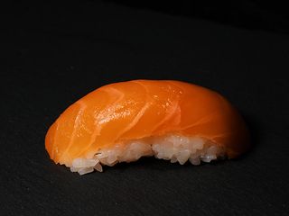 Нігірі з лососем (35г)