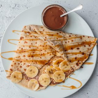 Palačinka sa Eurokremom Takovo, lešnikom i ananasom