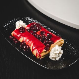 Palačinke sa višnjama i sladoledom od vanille