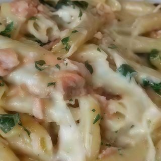 Penne salmone e provola