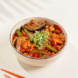 Wok orez cu pui in Sos Chinezesc