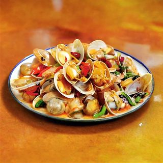 Vongole saltate con peperoncini