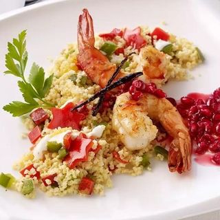 Creveti in sos de unt si Vin cu garnitura de Orez si sos de Rodie 