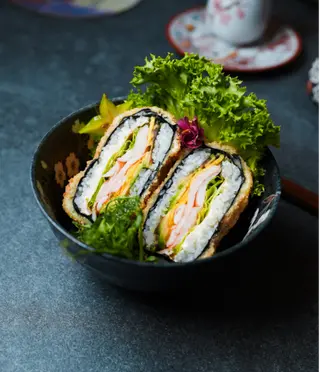 Burger sushi z krewetką gotowaną