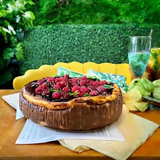 САН СЕБАСТИАН чийзкейк с ЯГОДИ домашен (1бр.)