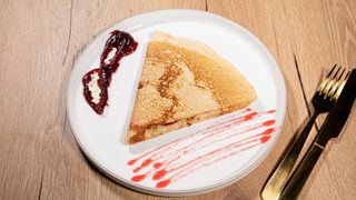 Clatita cu dulceata si crema de branza