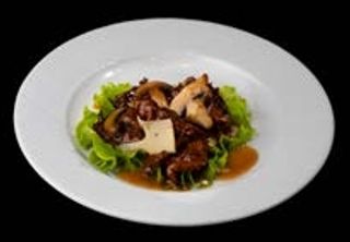 56. Manzo con funghi e bambù