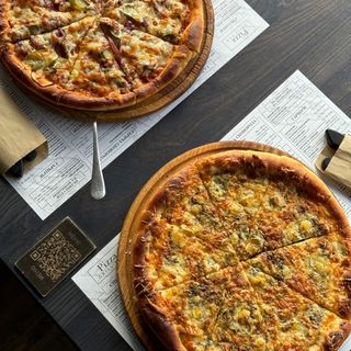 Піца чотири сира (28см) 480 г