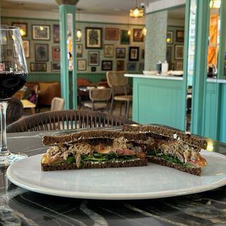 Sandwich de deshilado de carne de cerdo