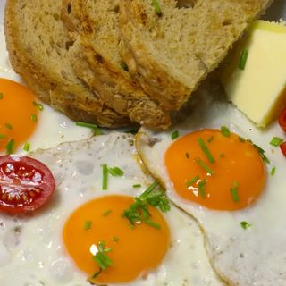 Яйца на очи