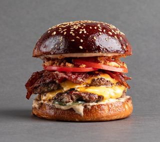 Двойной чизбургер с говяжьим беконом