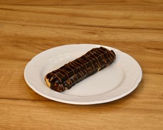 Домашни еклери със заливка от черен шоколад