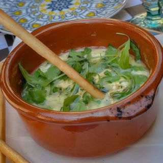 Cherry Champiñones Y Rucula