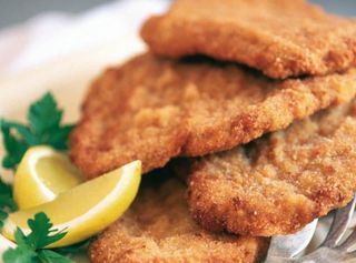 Cotoletta di pollo con patate fritte