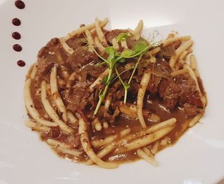 Pljukanci sa tartufima, rezancima bifteka i sušenim rajčicom