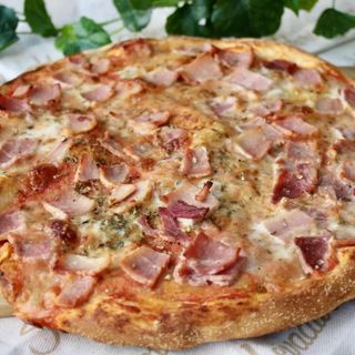 Pizza de jamón y queso
