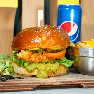 Menú Hamburguesa De Pollo Y Aguacate