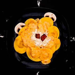 CAPPELI DE CARBONARA Y PARMESA