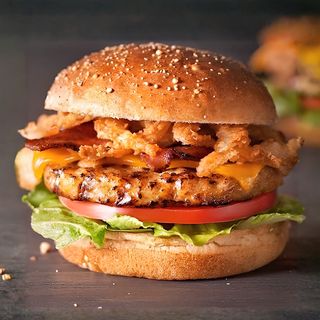 Chicken Cheeseburger + Pomfrit 420 gr