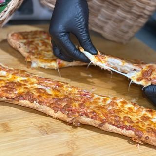 Lengua de Pizza con  Queso y Beicon 