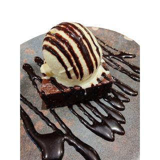Brownie De Chocolate Con Helado De Vainilla