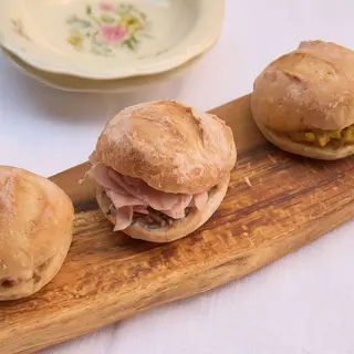 Bocatín de salmón ahumado, aguacate, rúcula, salsa de miel y mostaza (10 unidades) - Huevo, mostaza, pescado, soja