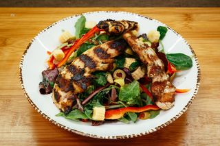 Микс салатки с пиле и крутони (250г)