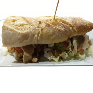 bocadillo de chistorra con huevos fritos y cebolla xxxl