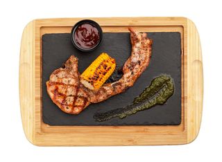 Свински кралски котлет с печена царевица и барбекю сос (400г)