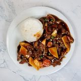 Junetina s bambusom i gljivama