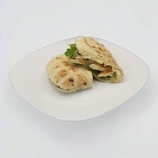 Pileći sendvič sa pestom i kajmakom