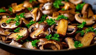 Cogumelos Selvagens com Alho e Salsa