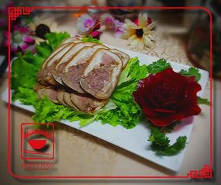 C5 საქონლის ხორცი მოხარშული ნივრიანი სოიოს საწებელში