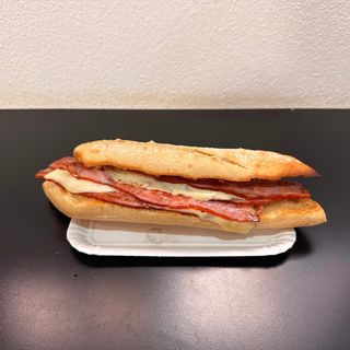 Malagueña de bacon y queso