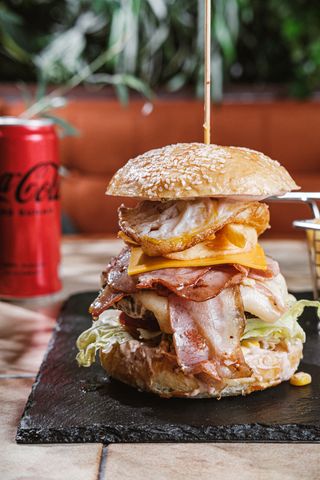 პუზო ბურგერი