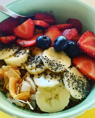 Açaí Granola e Fruta