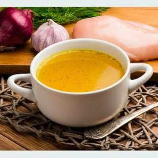 Caldo De Pollo Casero