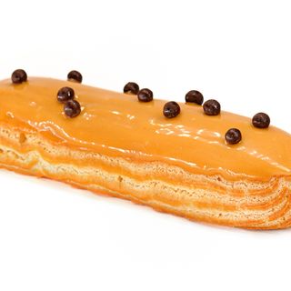 Éclair cu caramel sarat
