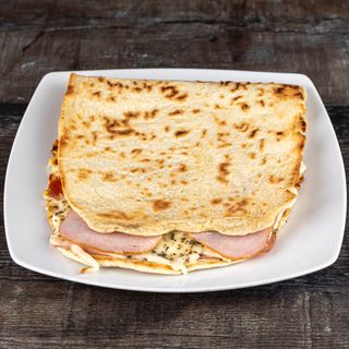 Velika tortilja sa pečenicom