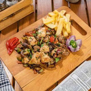 Tigaie picantă și cartofi prăjiți