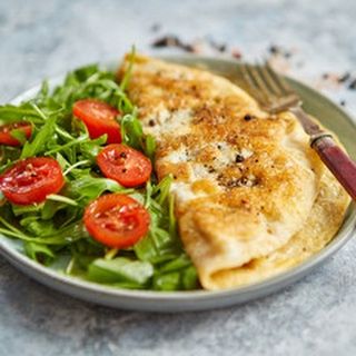 Омлет със салата по избор