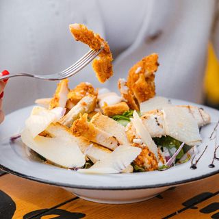 Grčka salata sa piletinom  450gr