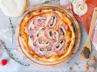 Пица Прошуто и фунги