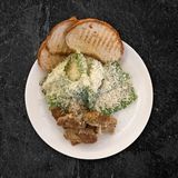 Salată Caesar cu pui