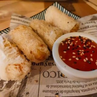 Harumaki de ternera, gambas y espárragos (2ud)