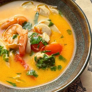 Sopa TOM YUM ( poco picante ) 