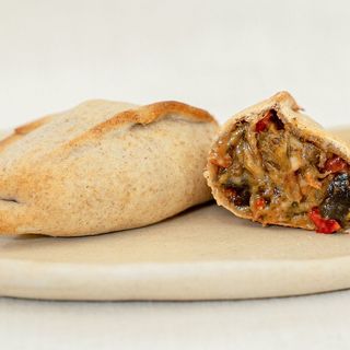 Empanada de Legumes Assados e Queijo Vegano